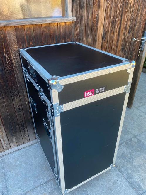 Flightcase Road  12u slant 16 u vertical, Muziek en Instrumenten, Behuizingen en Koffers, Zo goed als nieuw, Flightcase, Ophalen