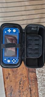 Nintendo Switch Lite (Blauw) + 2 Spelletjes, Games en Spelcomputers, Turquoise, Zo goed als nieuw, Ophalen, Met beschermhoes of tas