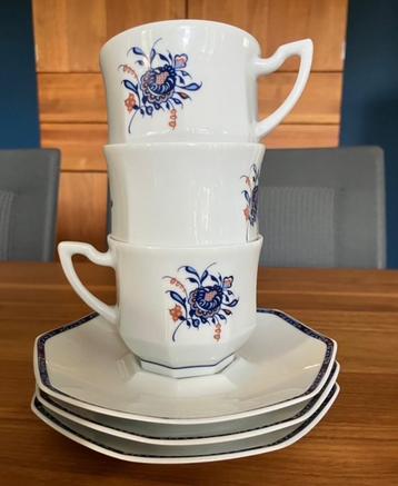 3 porseleinen teetasjes beschikbaar voor biedingen