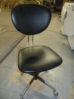 Bureaustoelen, Ophalen, Bureau