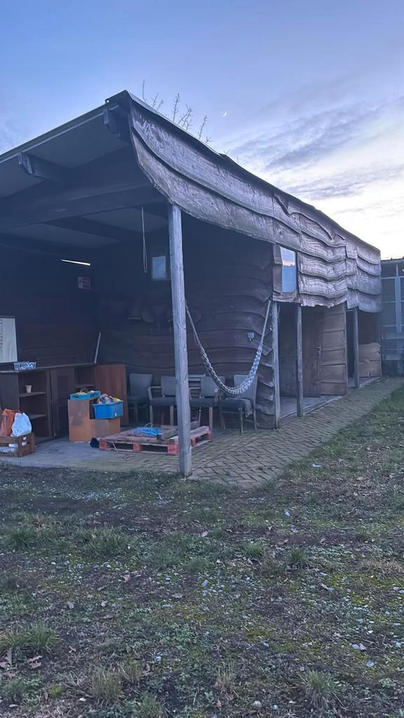 Schuilstal of schuur met terras., Dieren en Toebehoren, Stalling en Weidegang