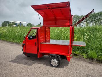 Beau camion de nourriture Piaggio Ape d'occasion, chariot à  disponible aux enchères