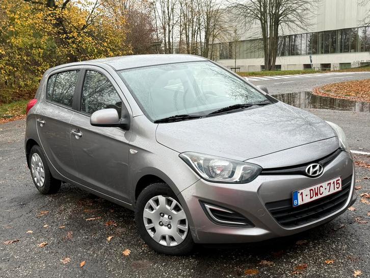 Hyundai i20 1.2i Essence Euro 5b 8/2013 5 Portes Airco Radio, Auto's, Hyundai, Bedrijf, Te koop, i20, ABS, Airbags, Airconditioning