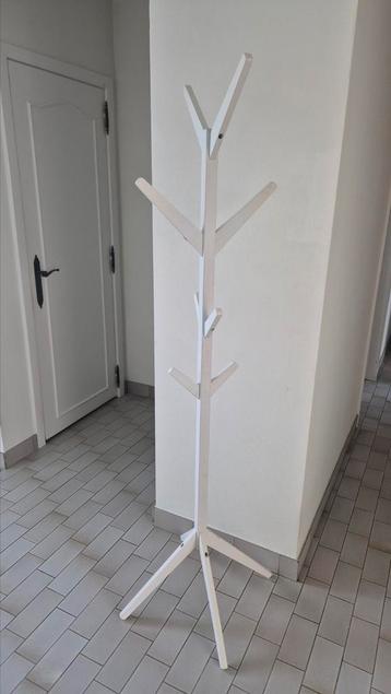 Kapstok ikea beschikbaar voor biedingen