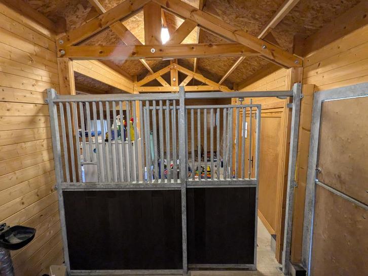 Stalwanden met schuifdeur paardenstal PVC, Dieren en Toebehoren, Paarden