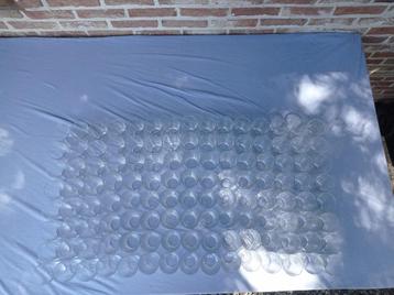 120 identieke drinkglazen beschikbaar voor biedingen