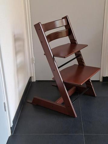 Stokke Tripp Trapp kinderstoel NIEUW MODEL in walnut  beschikbaar voor biedingen