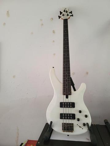 Bassgitaar Yamaha, Muziek en Instrumenten, Ophalen, Zo goed als nieuw, Basgitaar, Minder dan 50 watt