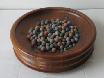oude roulette met 100tal stenen terra cotta knikkers beschikbaar voor biedingen