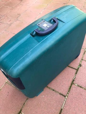 reiskoffer beschikbaar voor biedingen