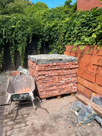Gevelstenen 3000 stuks +- beschikbaar voor biedingen
