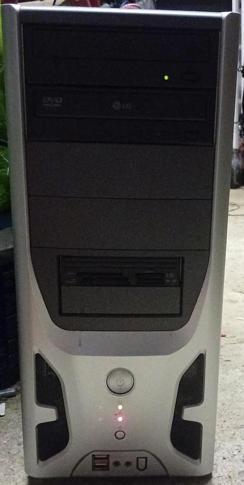 Volledige pc: toren, 21,5-inch scherm, gebogen toetsenbord,, Computers en Software, Desktop Pc's, Zo goed als nieuw, Ophalen