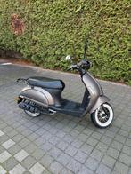 Bella scooter A klasse 2022, Fietsen en Brommers, Ophalen, Tank
