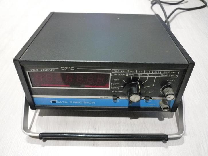 Data Precision 5740 Multifunction Counter 100 MHz, Bricolage & Construction, Instruments de mesure, Utilisé, Autres appareils de mesure ou compteurs