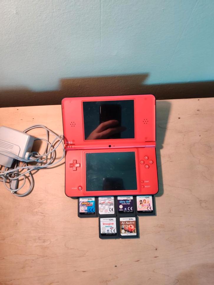Nintendo DSI XL Mario Edition + Games & Lader, Games en Spelcomputers, Spelcomputers | Nintendo DS, Zo goed als nieuw, Dsi XL