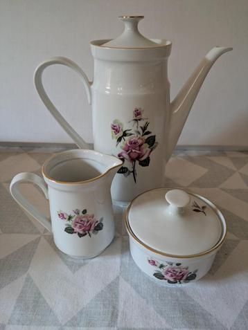 Mooi koffieservies porselein 12 kopjes en meer beschikbaar voor biedingen