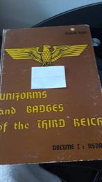 livre sur les uniformes et badges allemand, Verzamelen, Militaria | Algemeen, Ophalen