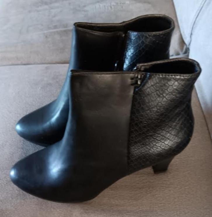 Bottillons noirs talons 41 NEUF, Kleding | Dames, Schoenen, Nieuw, Lage of Enkellaarzen, Zwart, Ophalen of Verzenden