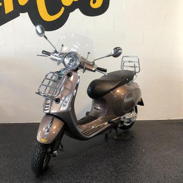 OCCASION met GARANTIE vespa primavera 45km b klasse 4v  beschikbaar voor biedingen