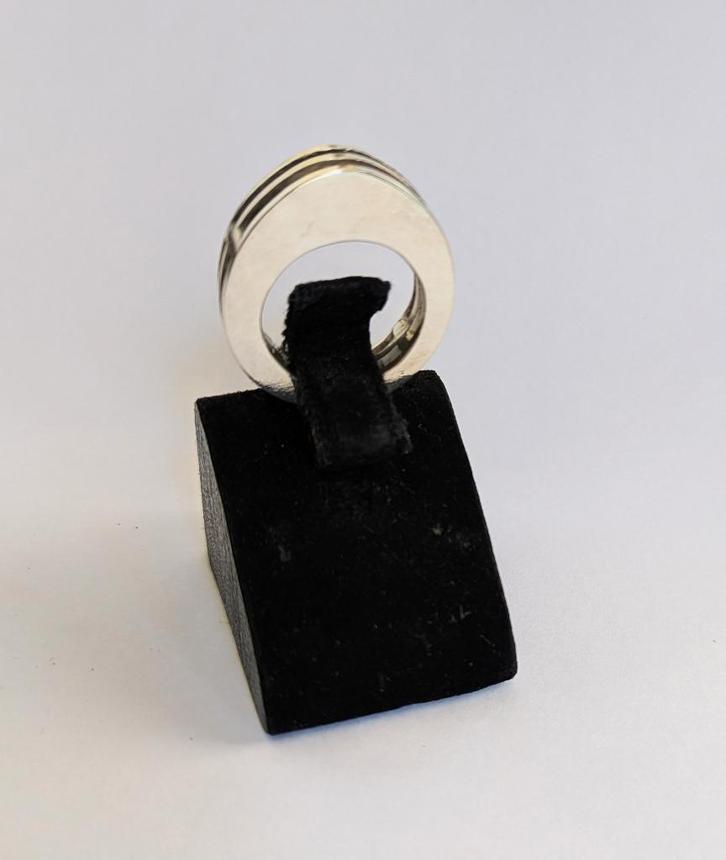 Zilveren ring met exclusief design, Handtassen en Accessoires, Ringen, Nieuw, Dame, 18 tot 19, Zilver, Zilver, Verzenden