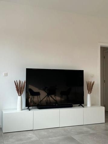 Tv , tv kast en box te koop (TV IS VERKOCHT‼️) beschikbaar voor biedingen