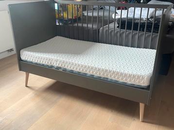 Aerosleep matras + matrasbeschermer  70cm x 140 cm beschikbaar voor biedingen