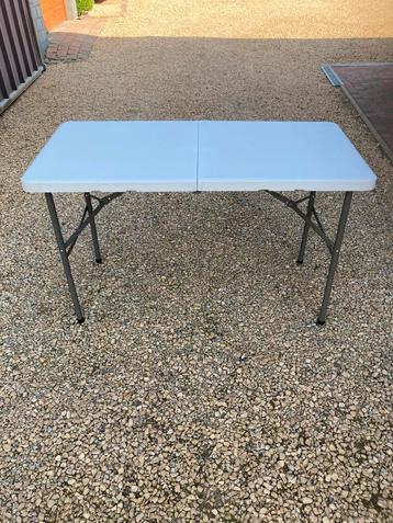 STEVIGE PLOOIBARE CAMPINGTAFEL ! beschikbaar voor biedingen