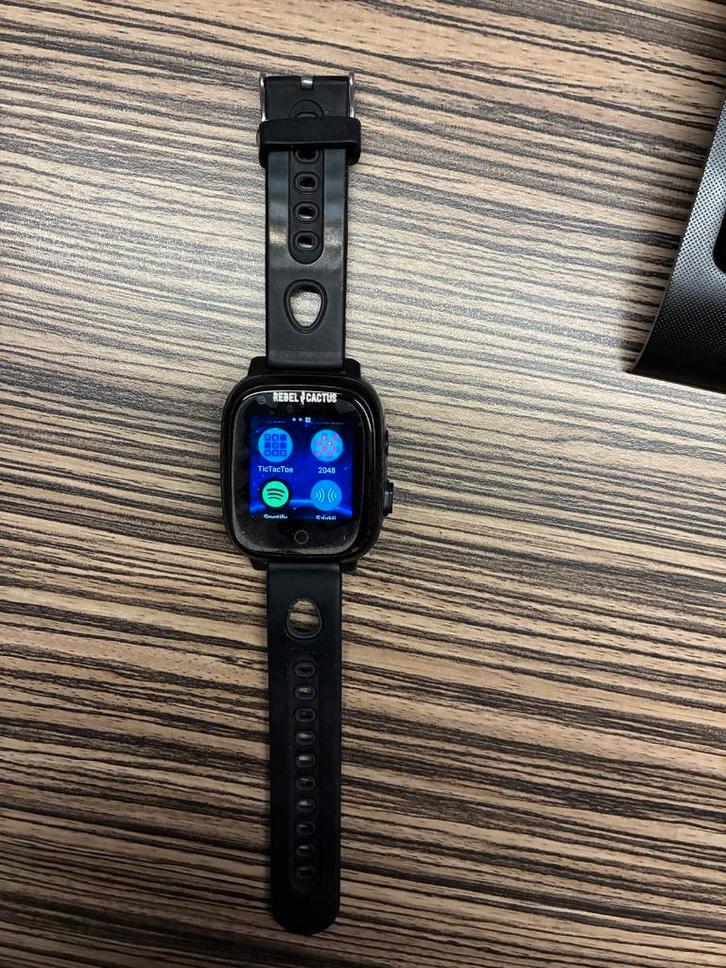 Rebel Cactus smartwatch voor kinderen, Handtassen en Accessoires, Horloges | Kinderen, Zo goed als nieuw, Jongen of Meisje, Zwart