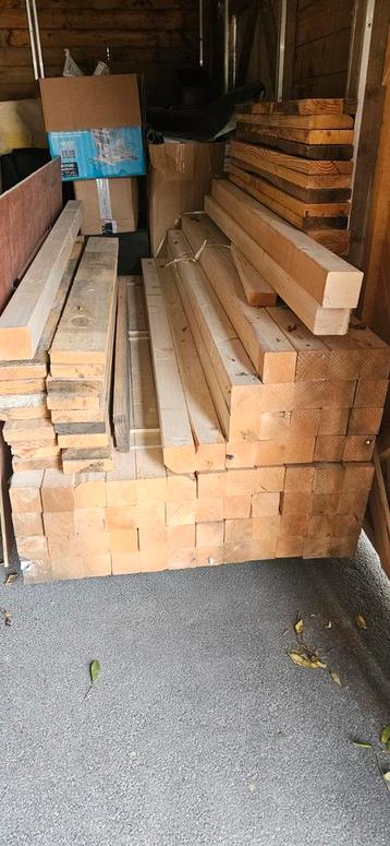 Groot lot hout beschikbaar voor biedingen