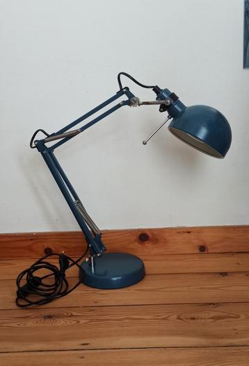 Lampe de table bleue  beschikbaar voor biedingen