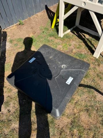 Heavy duty parasolvoet beschikbaar voor biedingen