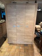 Driedeurs  kleerkast Belgische makelij : NEYT, Huis en Inrichting, Ophalen, Zo goed als nieuw