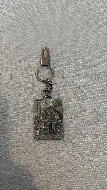 Sleutelhanger van tin beschikbaar voor biedingen