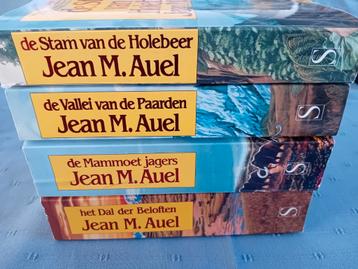 Jean M. Auel  - De aardkinderen deel 1 tem 4, Boeken, Ophalen of Verzenden, Zo goed als nieuw