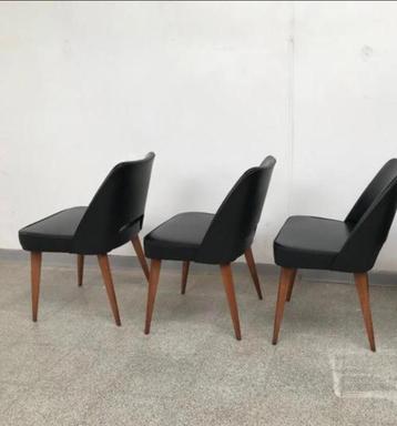 3 vintage stoelen 1 kleingaatje op zitvlak. Foto volgt nog. beschikbaar voor biedingen