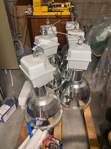 Grote lampen voor loods of keuken enz… beschikbaar voor biedingen