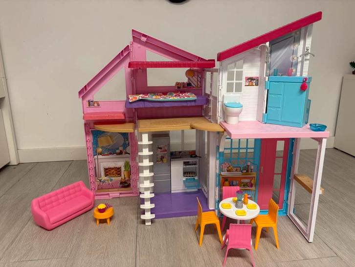 Barbie Malibu huis - opvouwbaar, Kinderen en Baby's, Speelgoed | Poppenhuizen, Zo goed als nieuw, Poppenhuis, Ophalen