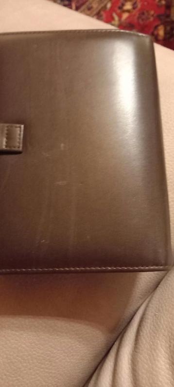 Etui voor nieuwe kalenderblaadjes beschikbaar voor biedingen