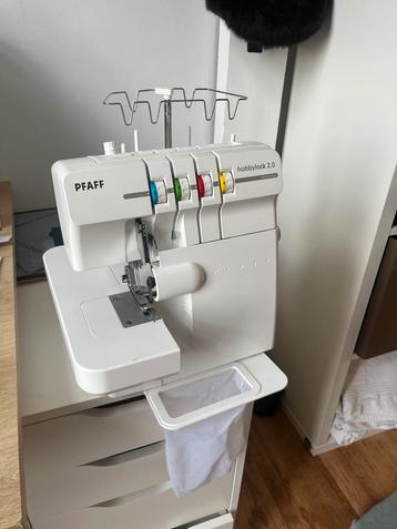 Surjeteuse pfaff beschikbaar voor biedingen