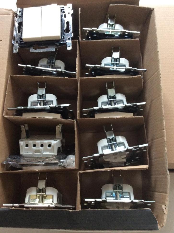 Niko Original double poussoir, Bricolage & Construction, Électricité & Câbles, Neuf, Interrupteur, Interrupteur, Enlèvement ou Envoi