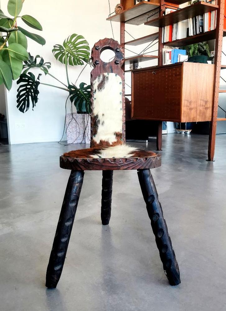 Brutalist Hand-Carved Chair – Alpine Folk Art – 1940s/60s –, Maison & Meubles, Chaises, Utilisé, Bois, Enlèvement ou Envoi