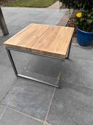 Houten bijzettafel met zwaar metalen onderstel regelbaar beschikbaar voor biedingen