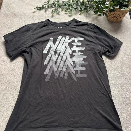 Nike Athletic T-shirt Size: L Zwart Sport, Kleding | Heren, T-shirts, Zo goed als nieuw, Maat 52/54 (L), Zwart, Ophalen of Verzenden