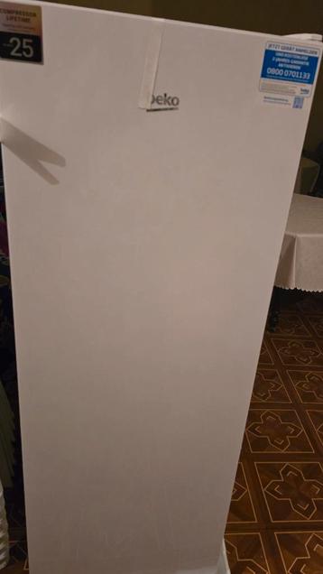 Frigo Beko, neuf, dans sa boite, jamais utilisé.  beschikbaar voor biedingen