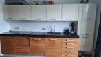 Gratis Keuken (bamboe-bruin en crème) met toestellen, Ophalen, Gebruikt, Dubbelwandige keuken, Hoogglans of Gelakt