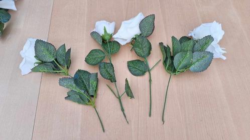 Te koop een bos met witte kunstrozen (met 11 bloemen)., Huis en Inrichting, Woonaccessoires | Kunstplanten en Kunstbloemen, Zo goed als nieuw