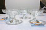 4 vintage dessert- of ijscoupes coupes op voet, Huis en Inrichting, Glas of Glazen, Ophalen of Verzenden, Overige stijlen, Glas