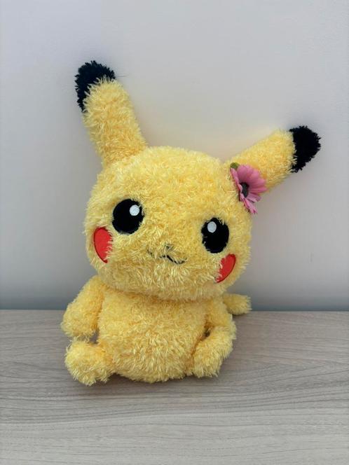 Pikachu plush Female/ Flower Fluffy Nintendo original, Kinderen en Baby's, Speelgoed | Knuffels en Pluche, Zo goed als nieuw, Ophalen of Verzenden