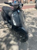 Vespa sprint, Fietsen en Brommers, Ophalen of Verzenden, Zo goed als nieuw