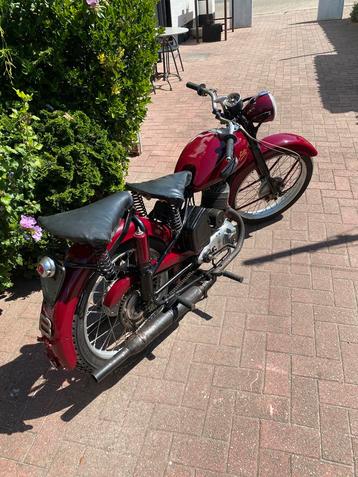 GILLET Comfort 250cc , oudere restauratie motor loopt goed . beschikbaar voor biedingen